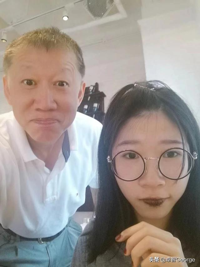 青春期撞上更年期免费观看（青春期撞上更年期第一部免费观看全集）